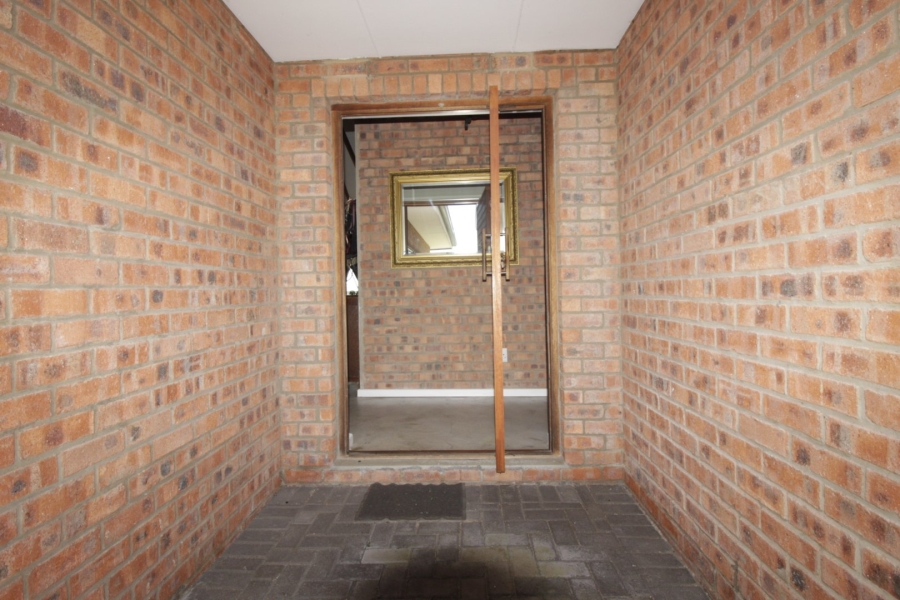 4 Bedroom Property for Sale in Paradise Beach Eastern Cape